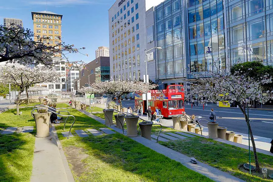 Spring day at Union Square, tourists board sightseeing bus